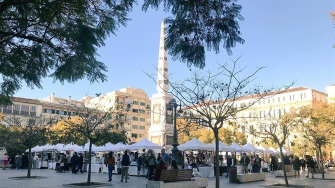 Gatemarked på Plaza de la Merced i Málaga by