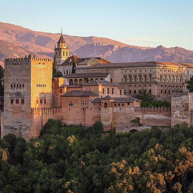 La Alhambra al atardecer en Granada