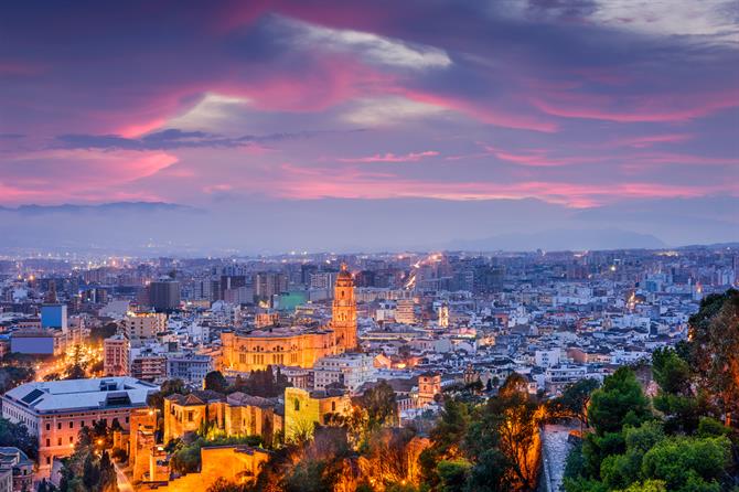 Vue de la ville de Malaga au coucher du soleil, Andalousie - Costa del Sol (Espagne)