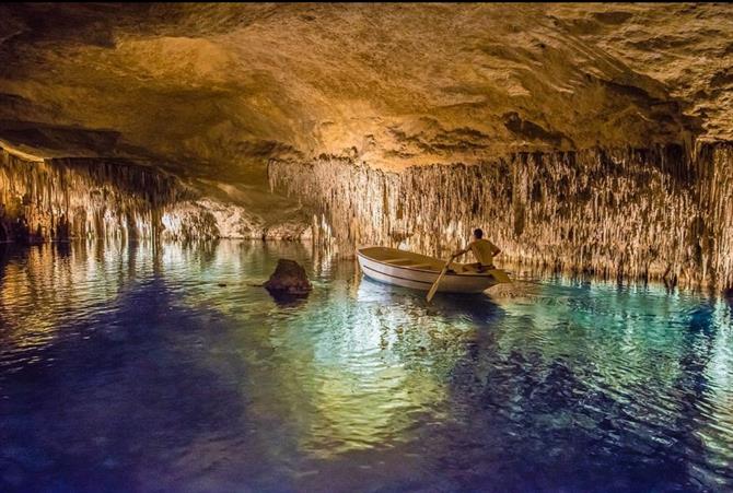 A boat inside the Cuevas del Drach in Mallorca