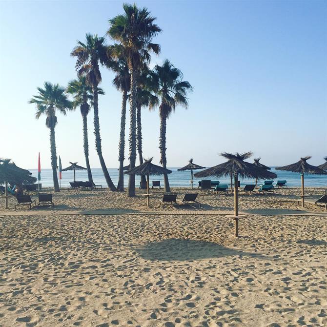 Playa de Calafell är en klassisk strand i Katalonien