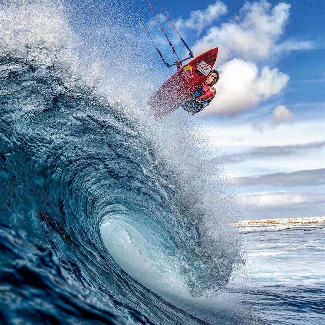 Tarifa är ett bra resmål för kitesurfing