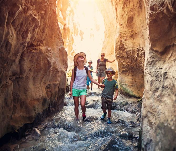 Excursión en familia por el Rio Chillar, Nerja