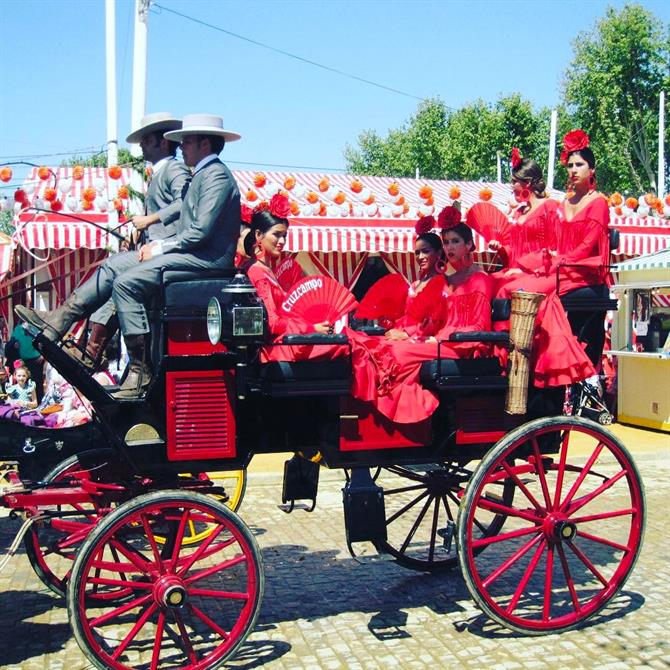 Feria de Abril de Sevilla, vestido flamenco, coche de caballo