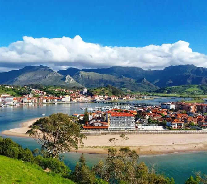 Ribadesella is located between the sea and the mountains