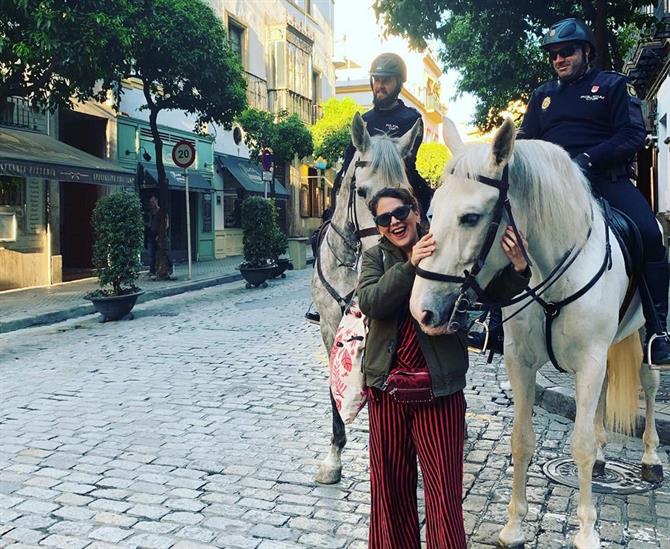 Policía a caballo en Sevilla