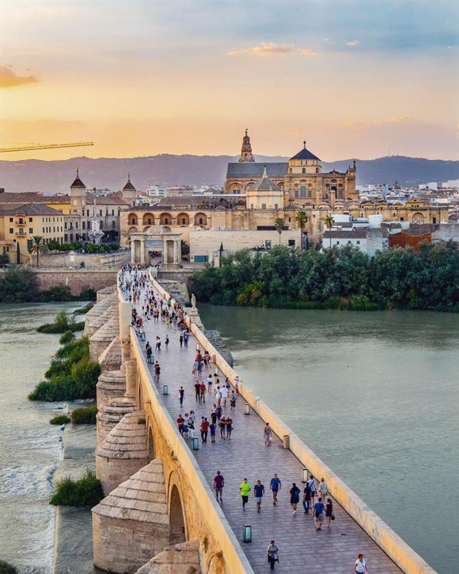 Widok na Most Rzymski w Kordobie