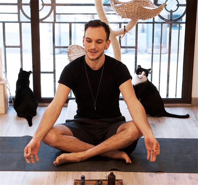 Yoga avec chat à Barcelone