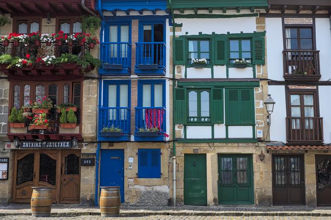 Typiska baskiska hus i Baskien