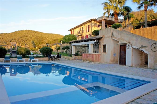 villa with pool mallorca