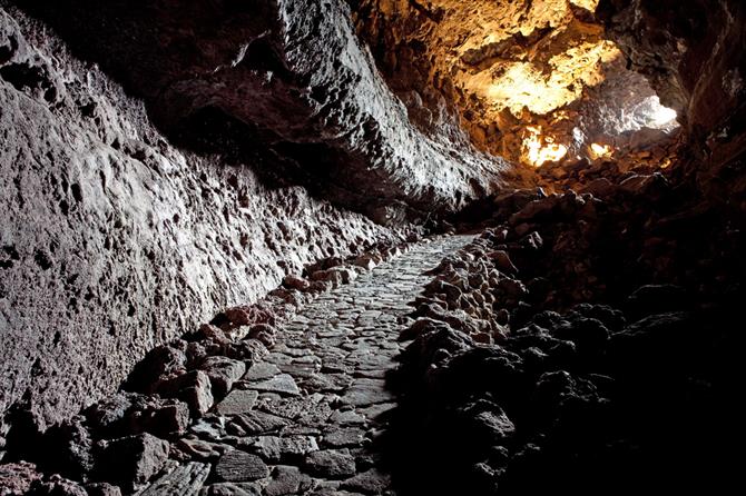 All'interno della Cueva de los Verdes - Lanzarote (Canarie)