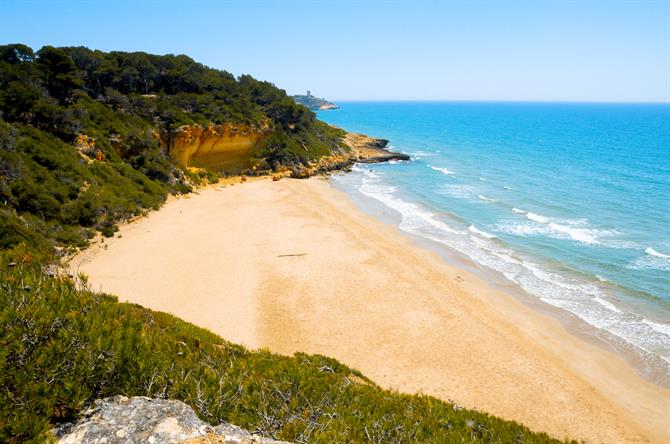 Cala Fonda à Tarragona - les meilleures plages le long de la Costa Dorada