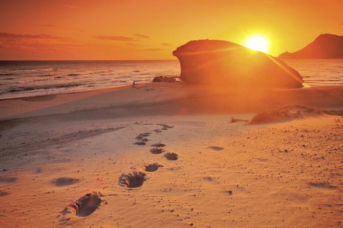 Solnedgång på Playa Mónsul i Cabo de Gata