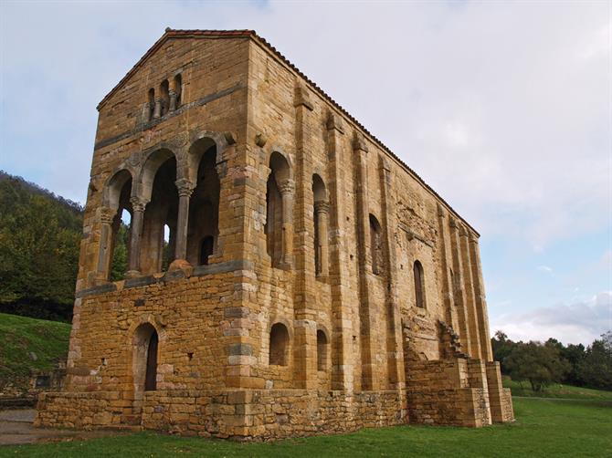 Oviedo, Asturias - St Mary at Mount Naranco Kirken