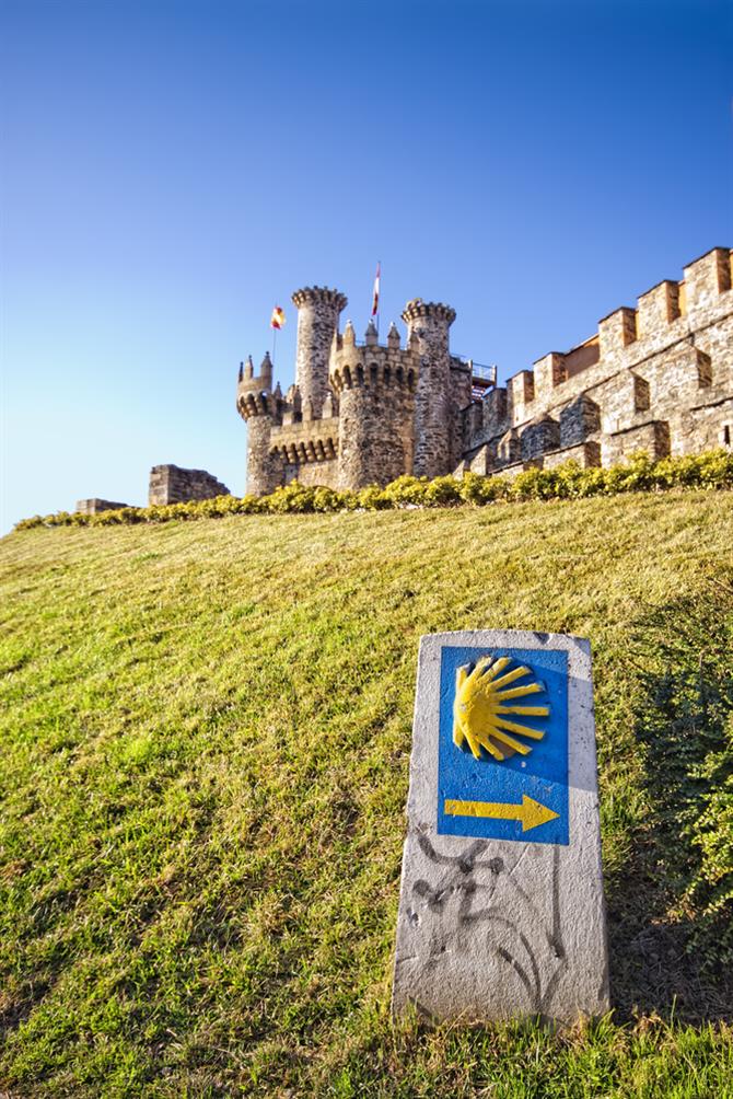 Ponferrada Slottet  er beliggende på pilgrimsruten Camino France. I Castilla y Leon Provinsen