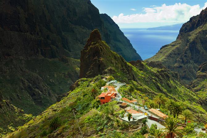 Tenerife (Canarie) - Vista del borgo montano di Masca