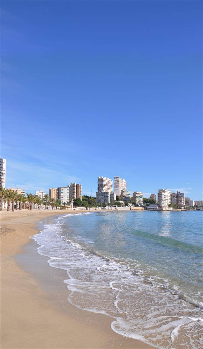 Den fine Albufereta-stranden på Costa Blanca