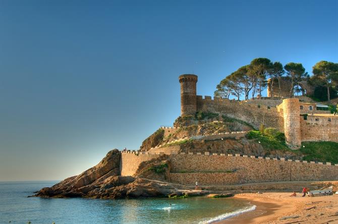 Tossa de Mar strand og slott