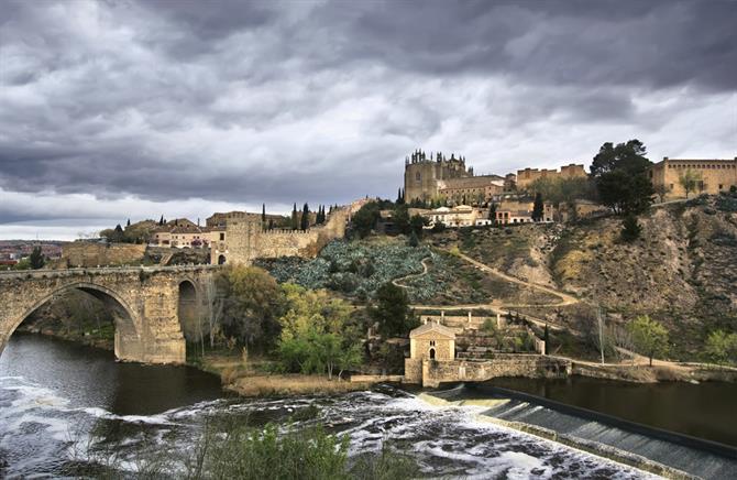 Toledo, Sant Martin bridge, Tagus river