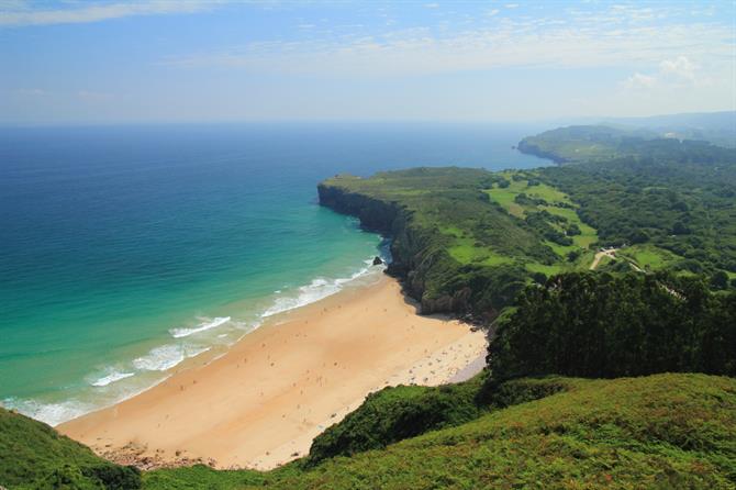 Spend the day on Playa de Andrín (close to Llanes)