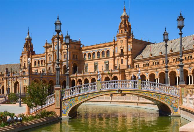 Sevilla - bridge of Plaza de Espana 