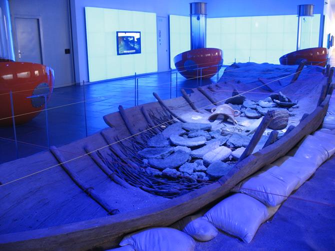 Phönizisches Handelsschiff im Museum ARQUA