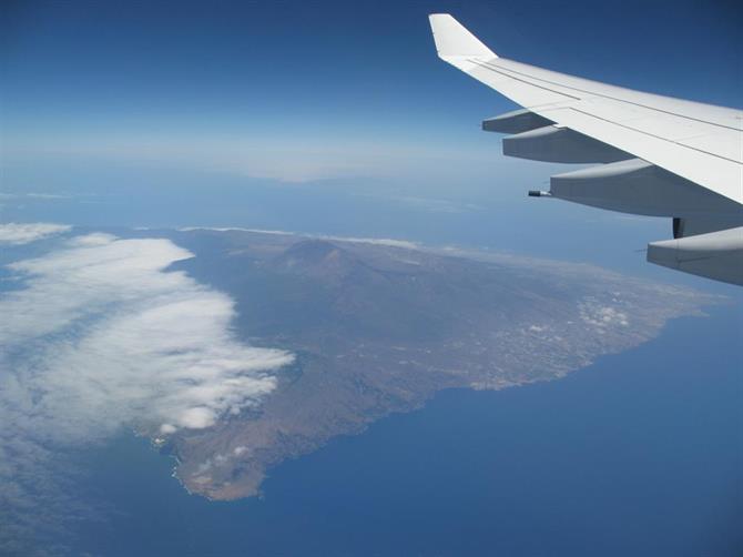 Nach dem Flug mit dem Mietwagen den Urlaub beginnen