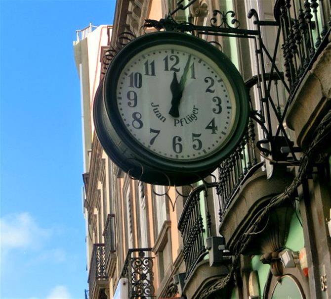 Clock on Triana, Las Palmas de Gran Canaria