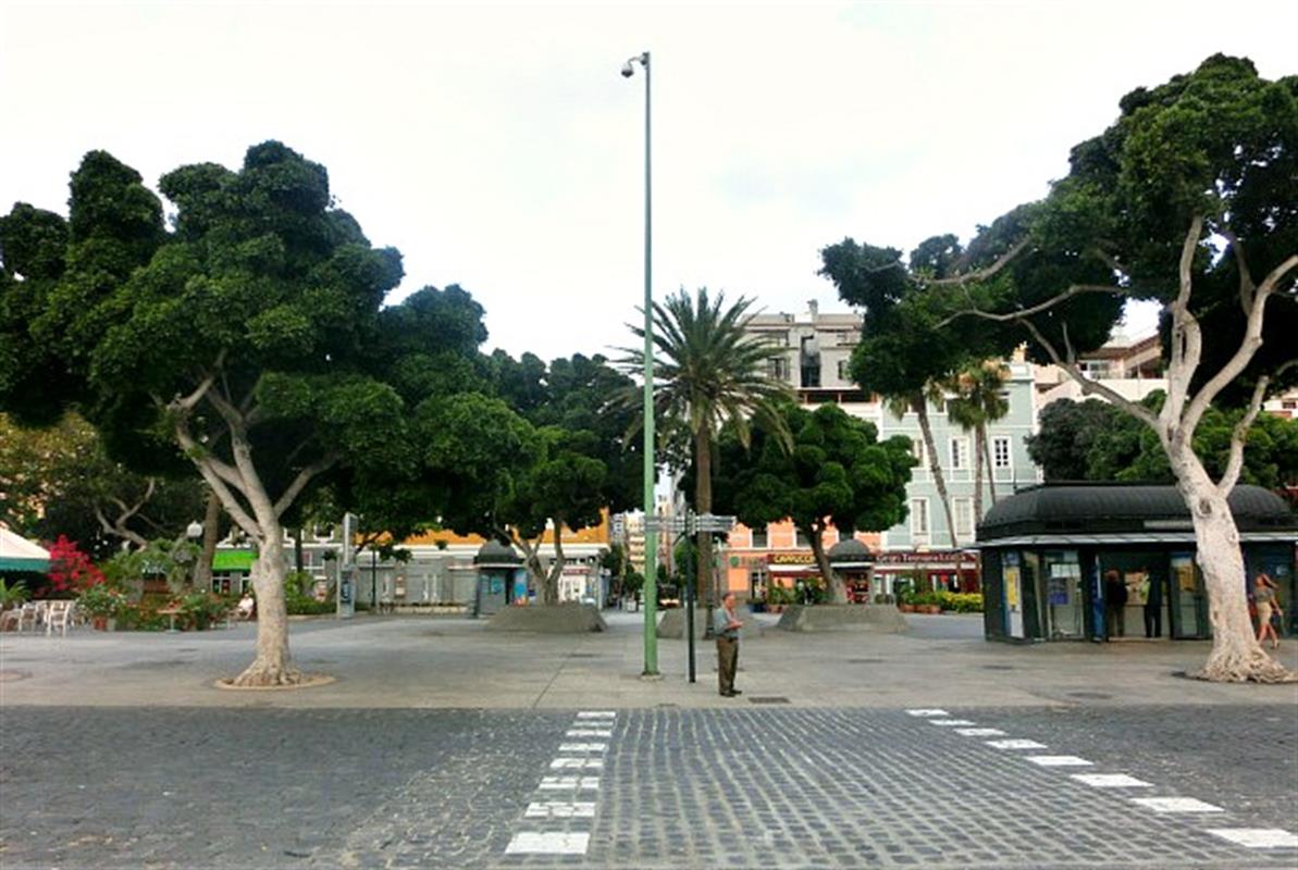 Parque Santa Catalina, a Las Palmas de Gran Canaria park that's more a  square