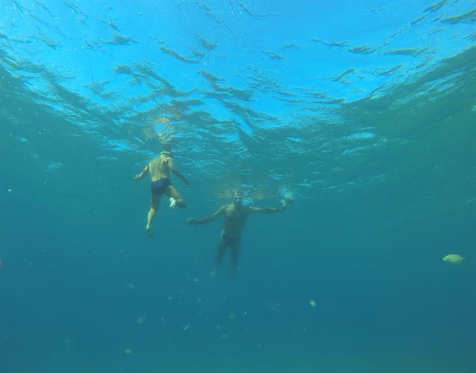 Fazendo snorkeling em Nerja - Maro 