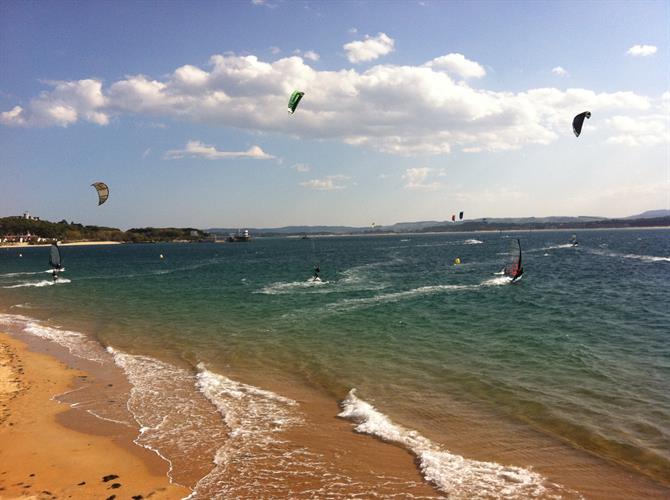 Kitesurfing & windsurfing in Santander, Cantabria