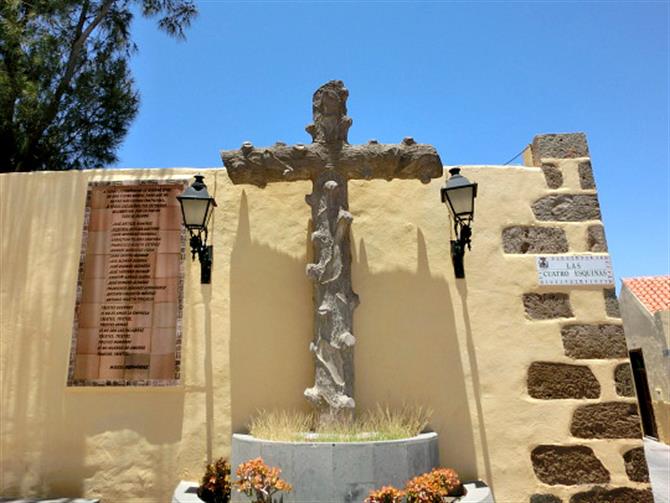 Agüimes cross