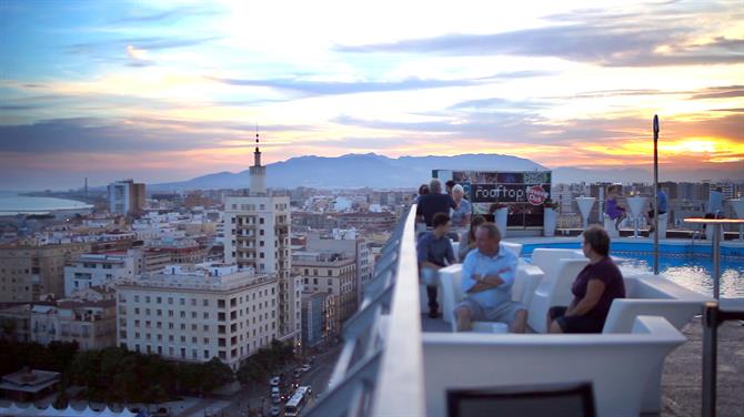 Málaga har flere terrasser med uteservering