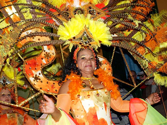 Danseuse au carnaval de Tenerife - îles Canaries (Espagne)