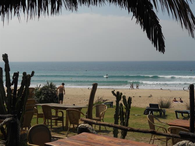 Strandliv i Bolonia, Cadiz, Andalusien