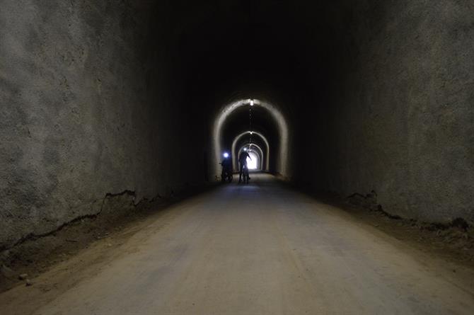 Tunnel auf der Via Verde de la Sierra