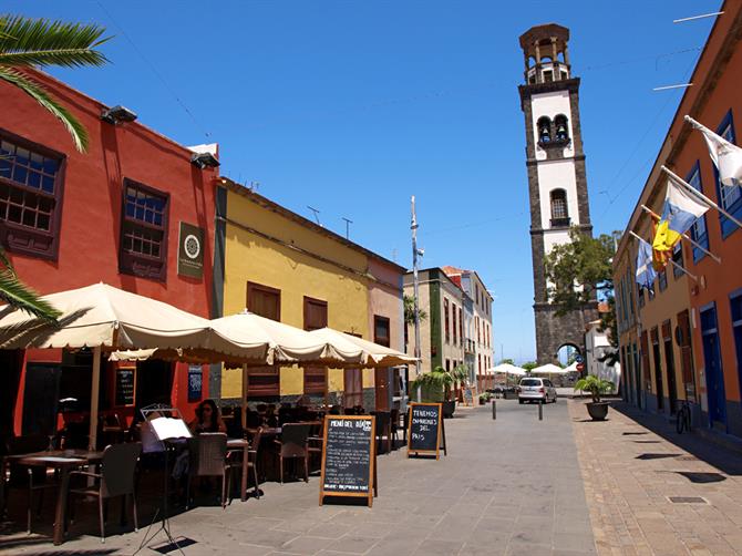 Taking a tour of Santa Cruz the capital of Tenerife