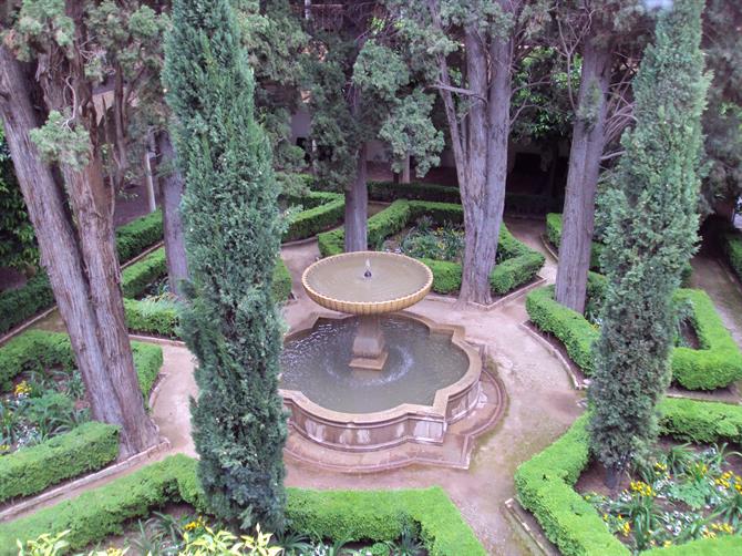 Patio Lindaraja Alhambra Granada