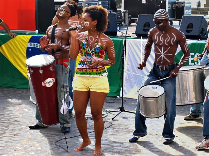 Brasiliansk band spiller i Puerto de la Cruz på Tenerife