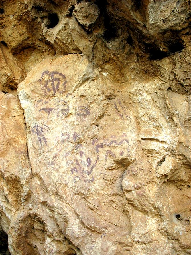 Cave paintings in Cueva de los Letreros