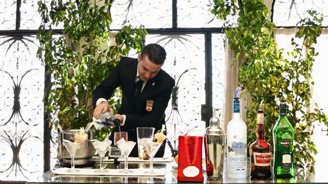 World Champion Cocktail maker preparing Green Sensations