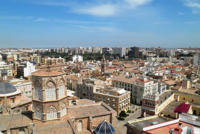 Valencia von oben: Alt und Neu dicht beisammen
