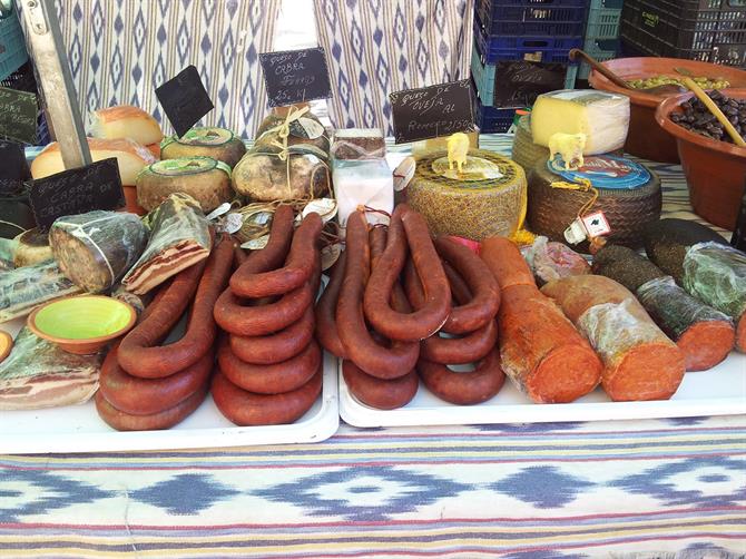 Sobrasada og andre pølser på marked på Mallorca