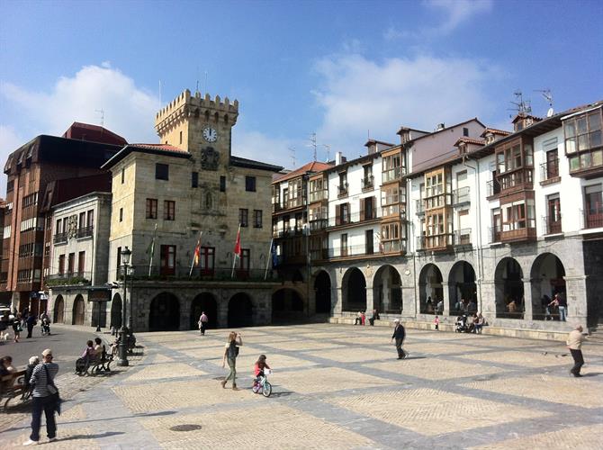 Plaza de España - Place de la Mairie, Castro-Urdiales - Cantabrie (Espagne)