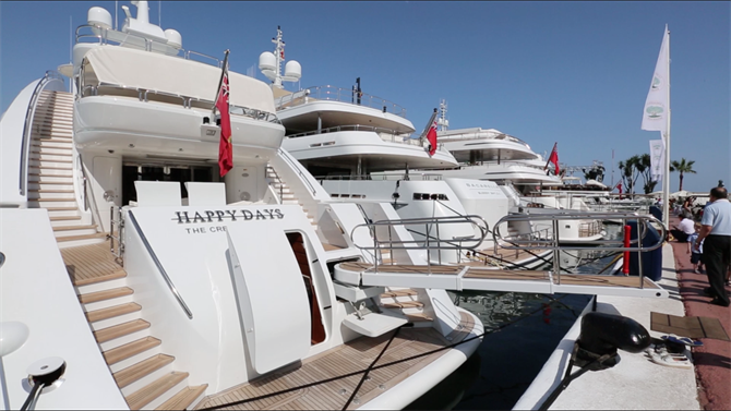 Yachts de luxe à Puerto Banus, Marbella