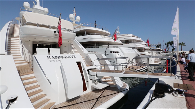 Yate Happy Days en Puerto Banus, Marbella