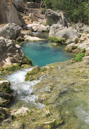 Die natürlichen Becken der Algar Wasserfälle