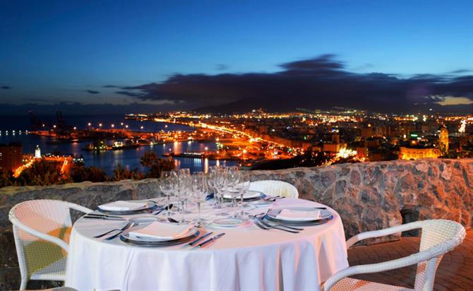 Utsikten fra restauranten på Parador de Gibralfaro