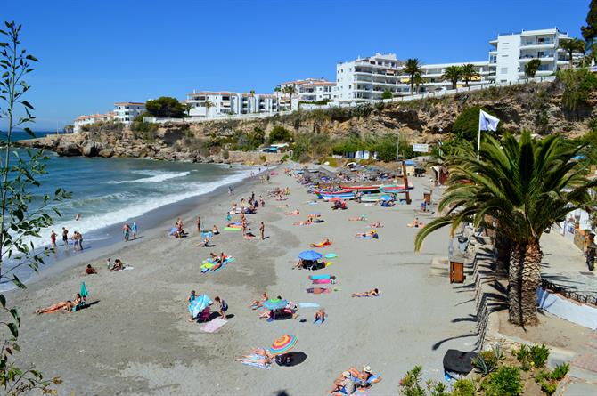Playa El Salon à Nerja, Malaga - Costa del Sol (Espagne)