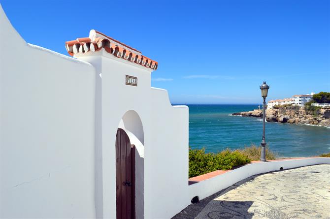 Calle Salón leading down to El Salon beach